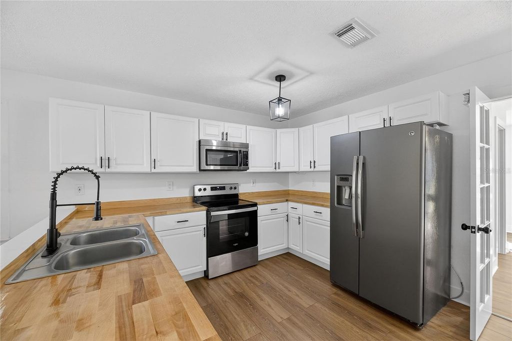 Image 13 of property listing at 1407 E NORTH STREET 1, Tampa, FL 33604