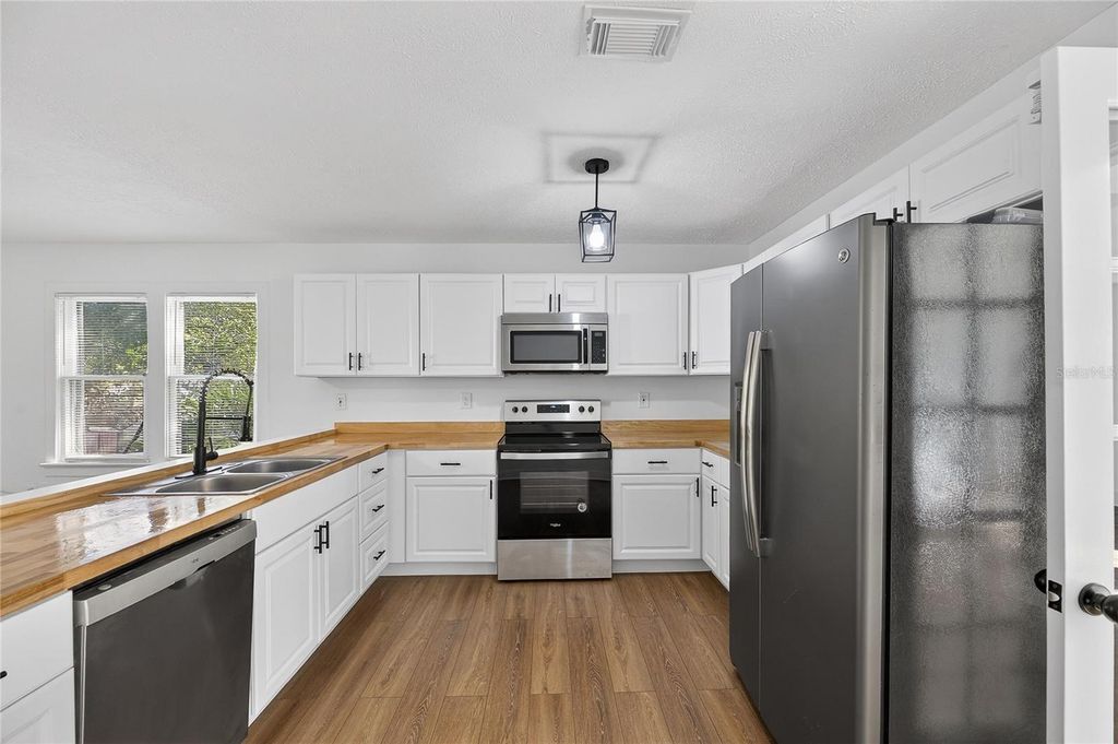 Image 14 of property listing at 1407 E NORTH STREET 1, Tampa, FL 33604