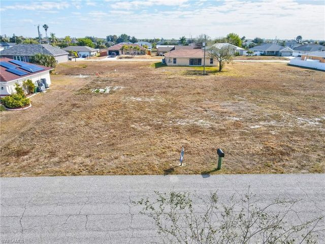 1827 NE 17th PL, Cape Coral, FL 33909