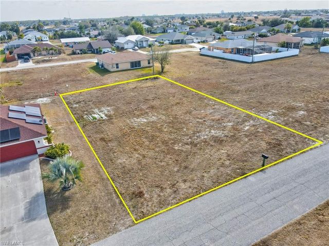 1827 NE 17th PL, Cape Coral, FL 33909