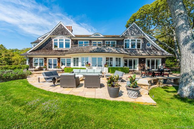 1350 W Cove Road, Cutchogue, NY 11935