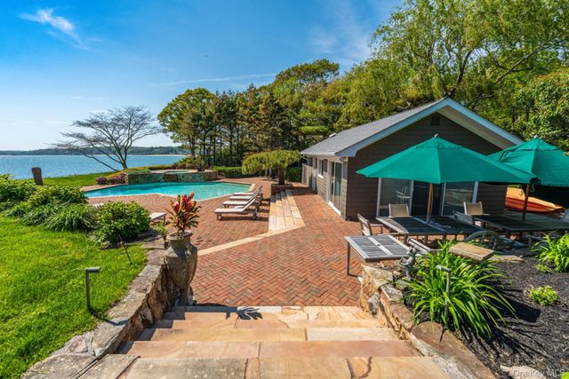 1350 W Cove Road, Cutchogue, NY 11935