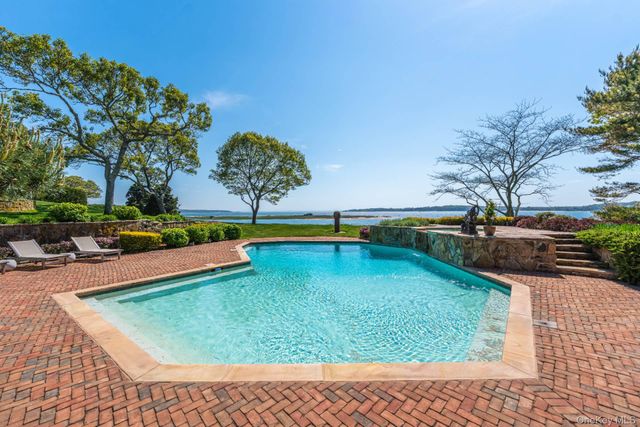 1350 W Cove Road, Cutchogue, NY 11935