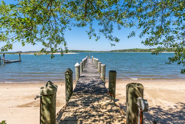 1350 W Cove Road, Cutchogue, NY 11935