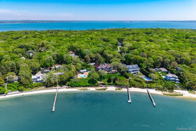 1350 W Cove Road, Cutchogue, NY 11935