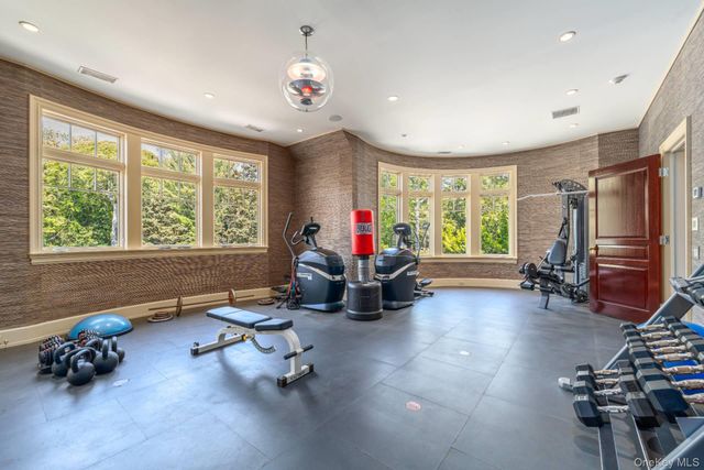 1350 W Cove Road, Cutchogue, NY 11935