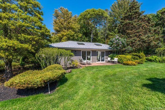 1350 W Cove Road, Cutchogue, NY 11935