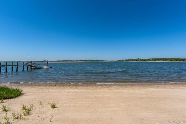 1350 W Cove Road, Cutchogue, NY 11935