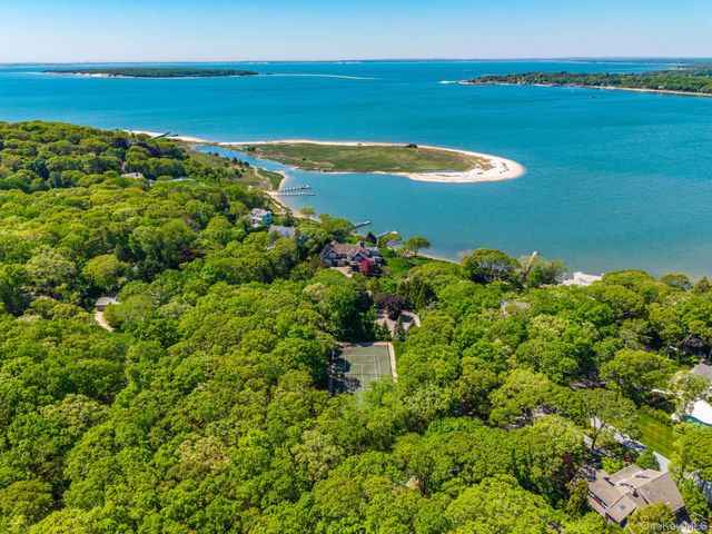 1350 W Cove Road, Cutchogue, NY 11935