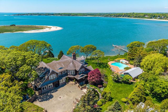 1350 W Cove Road, Cutchogue, NY 11935