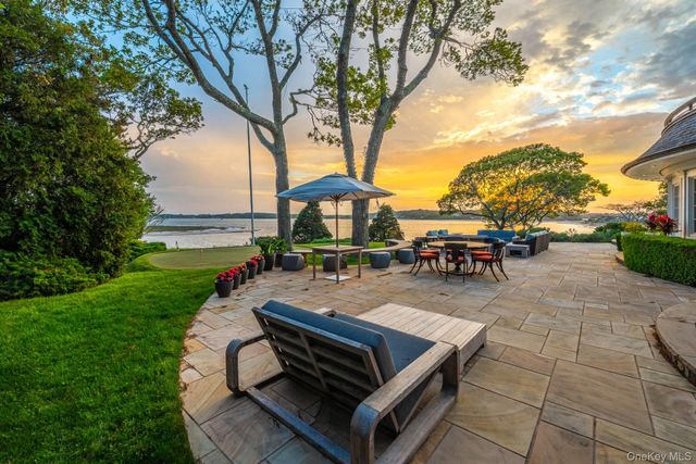 1350 W Cove Road, Cutchogue, NY 11935