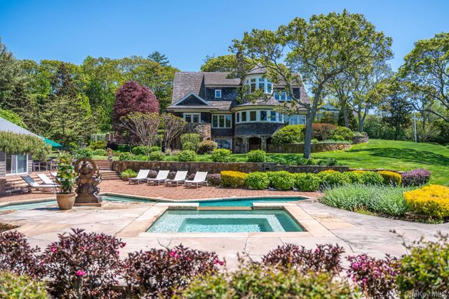 1350 W Cove Road, Cutchogue, NY 11935