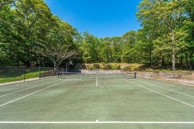 1350 W Cove Road, Cutchogue, NY 11935