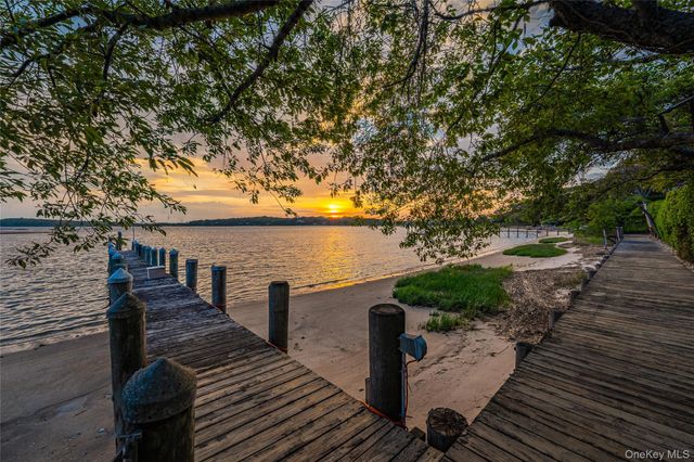 1350 W Cove Road, Cutchogue, NY 11935