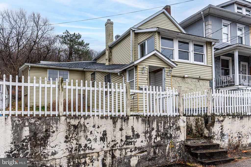1330 E 6TH STREET, Bethlehem, PA 18015