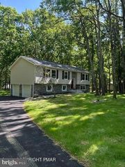 244 UPPER RIDGE DR, Effort, PA 18330