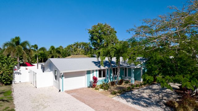 504 69th Street, Holmes Beach, FL 34217