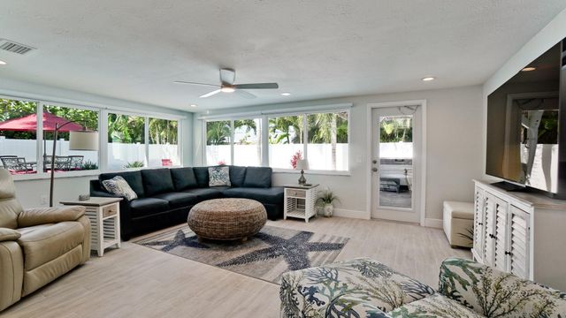 504 69th Street, Holmes Beach, FL 34217