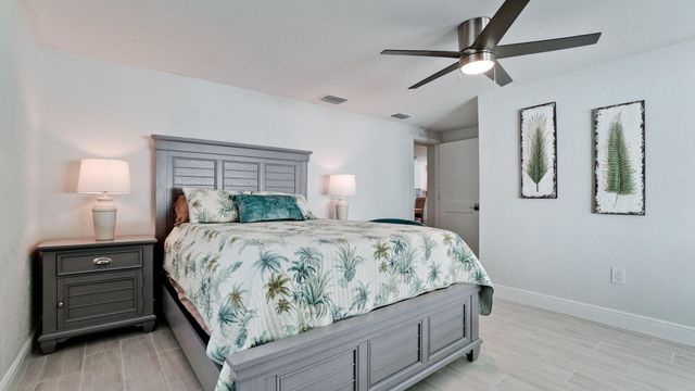 504 69th Street, Holmes Beach, FL 34217