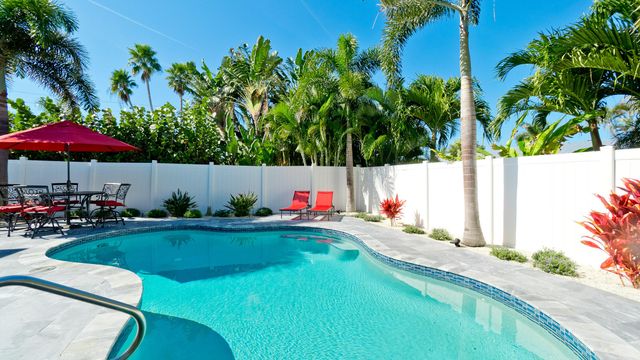 504 69th Street, Holmes Beach, FL 34217