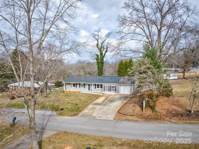 32 Southwicke Drive, Arden, NC 28704