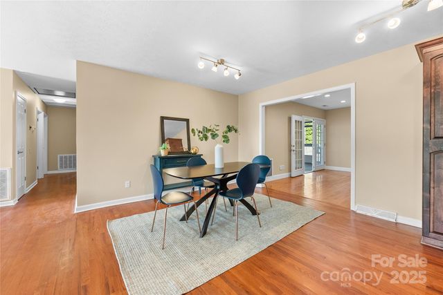 32 Southwicke Drive, Arden, NC 28704