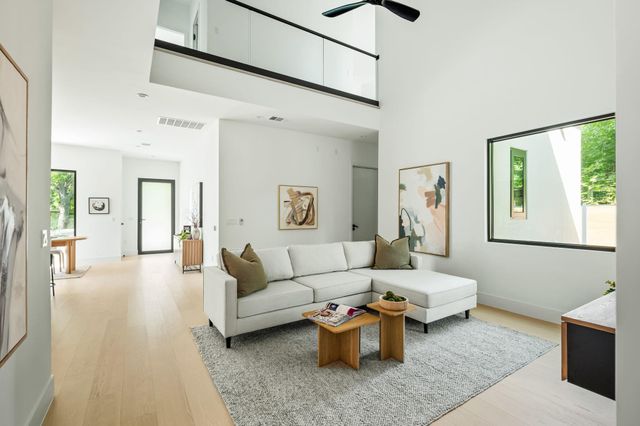 3210 Thompson ST, Austin, TX 78702