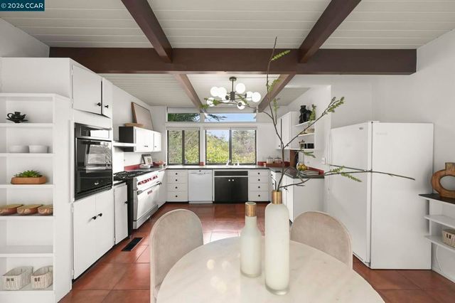 92 92 Evergreen Dr, Orinda, CA 94563