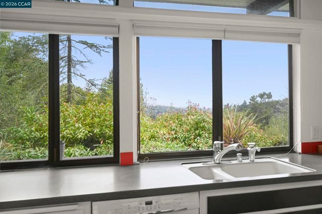 92 92 Evergreen Dr, Orinda, CA 94563