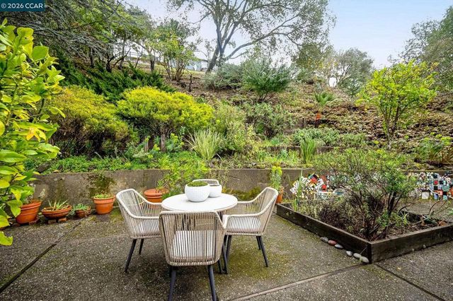 92 92 Evergreen Dr, Orinda, CA 94563