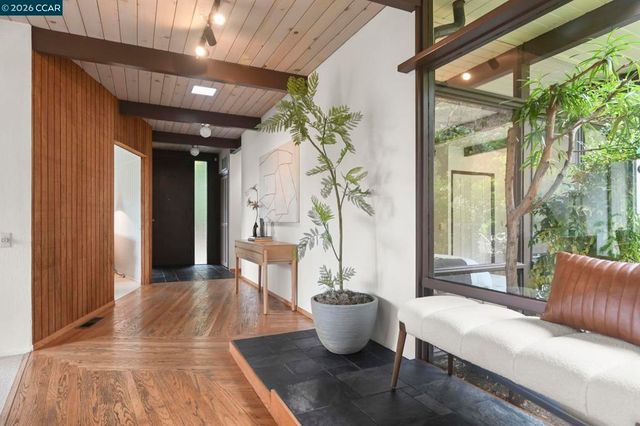 92 92 Evergreen Dr, Orinda, CA 94563