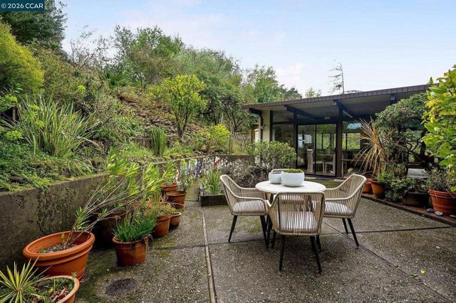 92 92 Evergreen Dr, Orinda, CA 94563