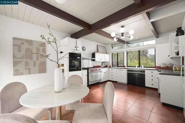 92 92 Evergreen Dr, Orinda, CA 94563