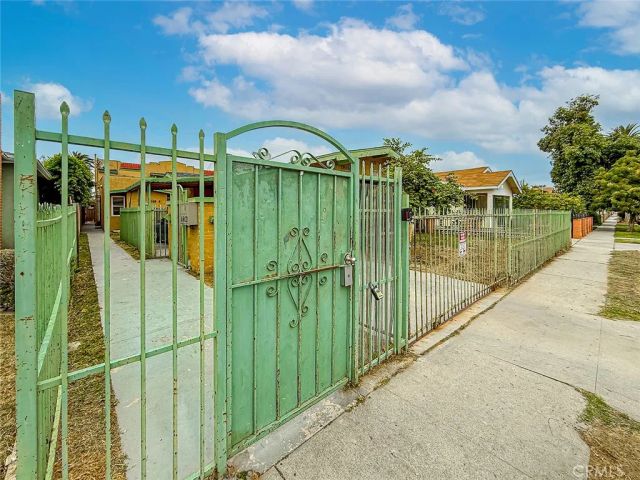 1403 Lemon Avenue, Long Beach, CA 90813