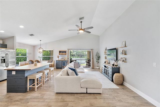 124 Preserve Dr, Royal Palm Beach, FL 33411