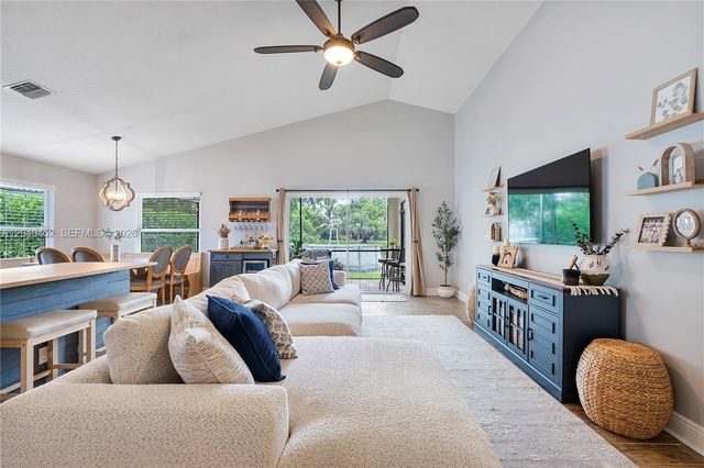 124 Preserve Dr, Royal Palm Beach, FL 33411