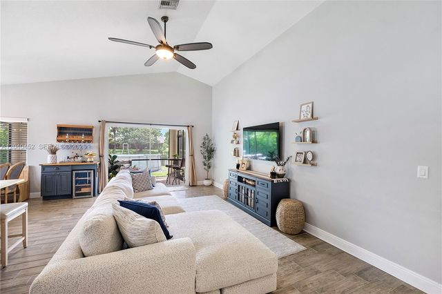 124 Preserve Dr, Royal Palm Beach, FL 33411