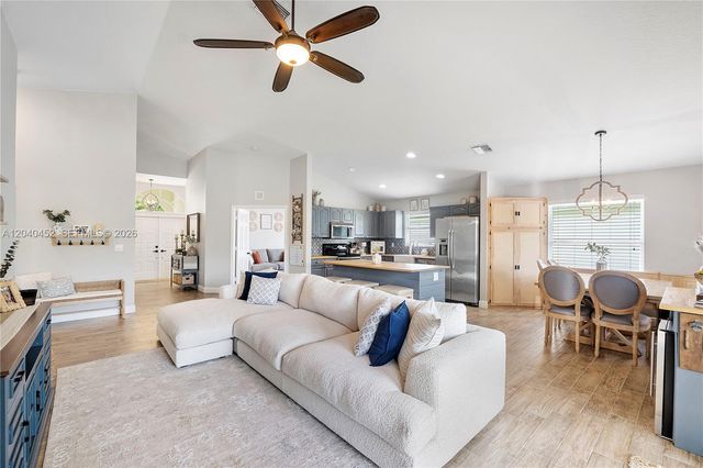 124 Preserve Dr, Royal Palm Beach, FL 33411
