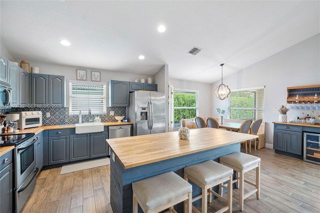 124 Preserve Dr, Royal Palm Beach, FL 33411