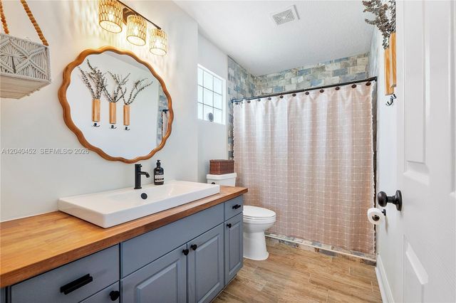124 Preserve Dr, Royal Palm Beach, FL 33411