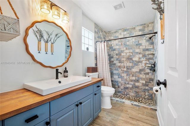 124 Preserve Dr, Royal Palm Beach, FL 33411