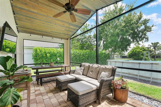 124 Preserve Dr, Royal Palm Beach, FL 33411