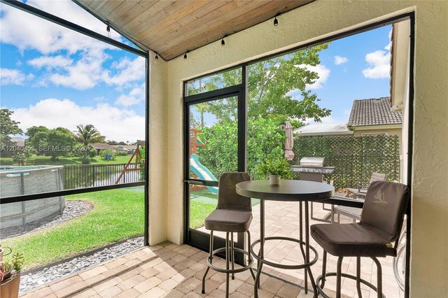 124 Preserve Dr, Royal Palm Beach, FL 33411