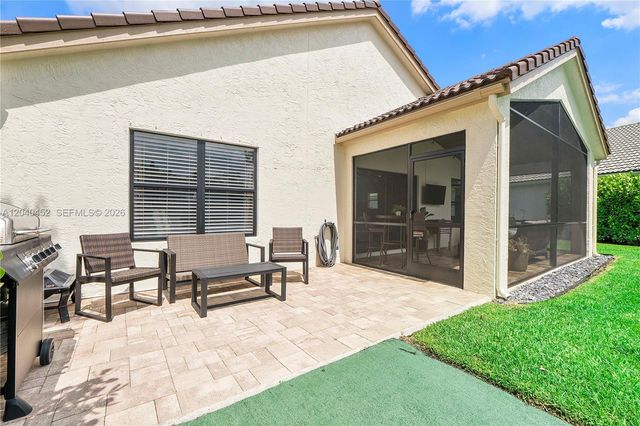124 Preserve Dr, Royal Palm Beach, FL 33411