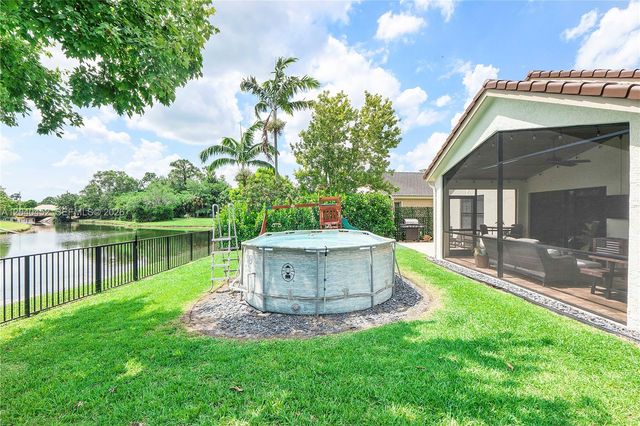 124 Preserve Dr, Royal Palm Beach, FL 33411