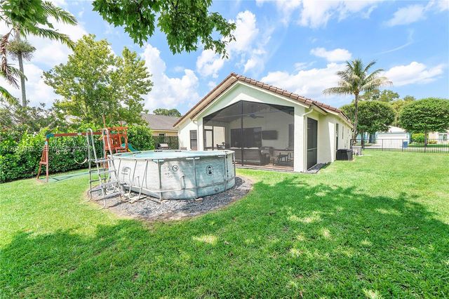 124 Preserve Dr, Royal Palm Beach, FL 33411