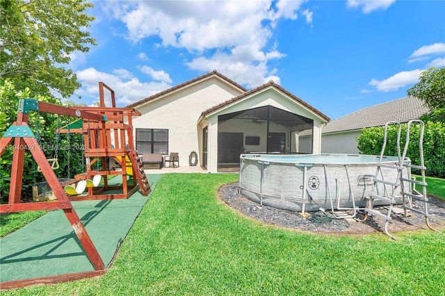 124 Preserve Dr, Royal Palm Beach, FL 33411