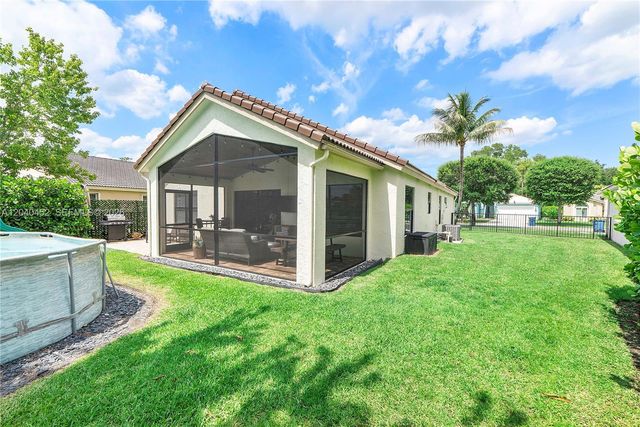 124 Preserve Dr, Royal Palm Beach, FL 33411