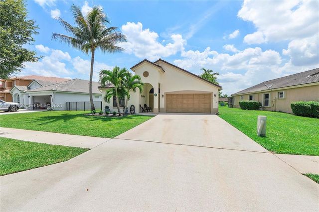 124 Preserve Dr, Royal Palm Beach, FL 33411