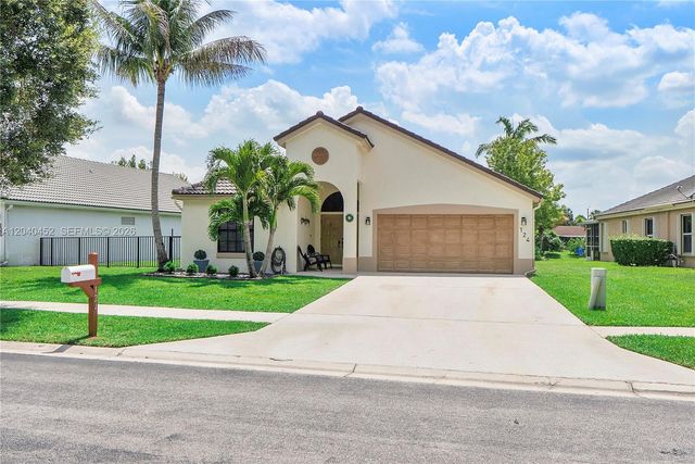124 Preserve Dr, Royal Palm Beach, FL 33411